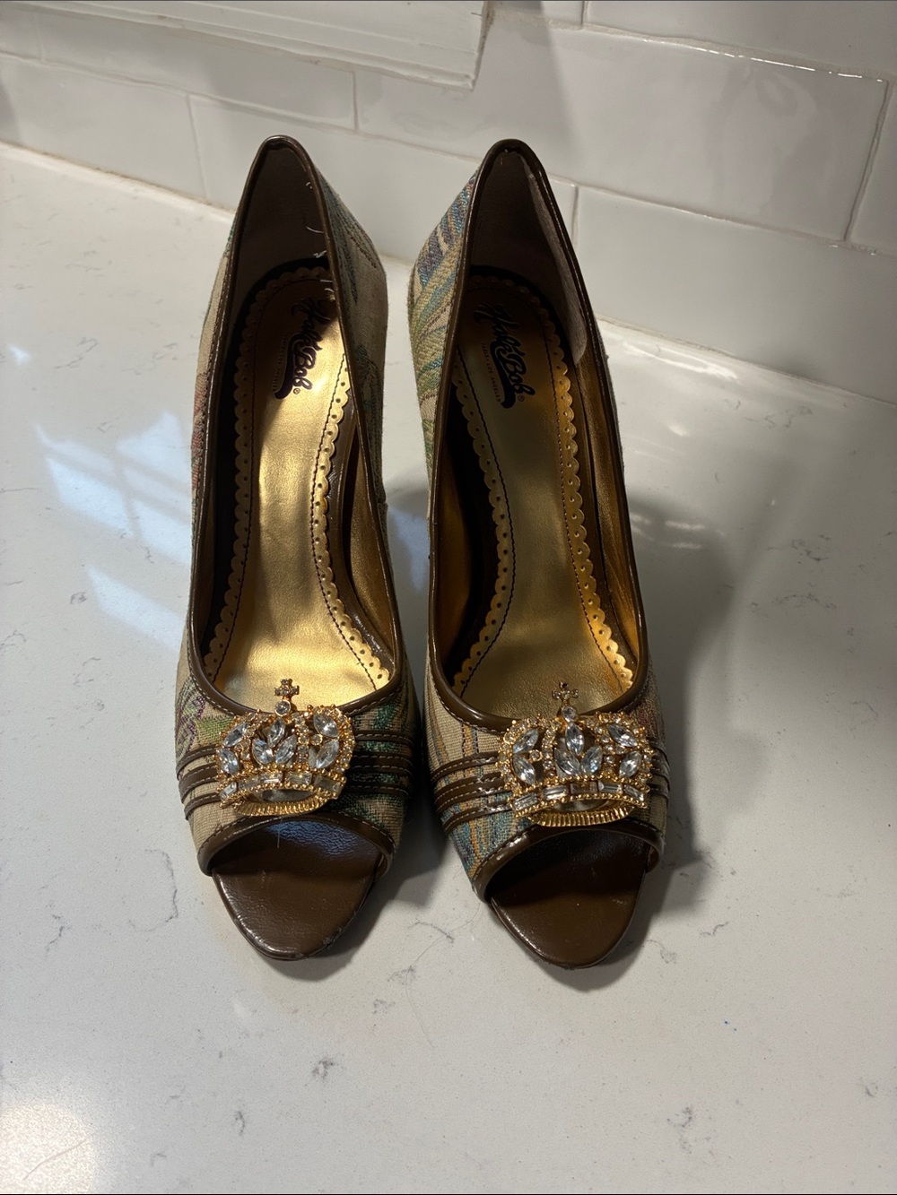 Peep-Toe Jewel Crown Pumps - Brown Multicolor